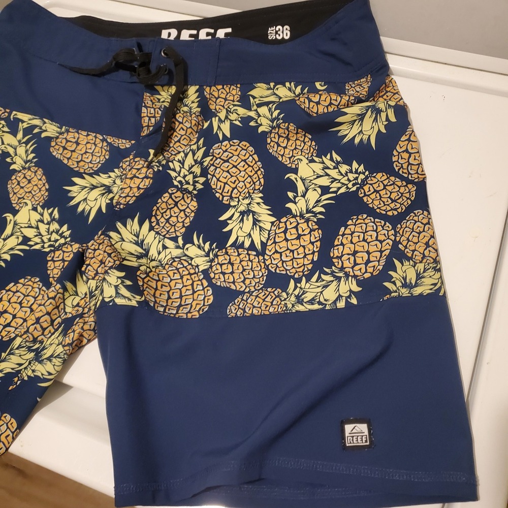 Reef Mens Board Shorts Navy Blue Pineapple Tropical Swim Trunks Size 36 RN117508